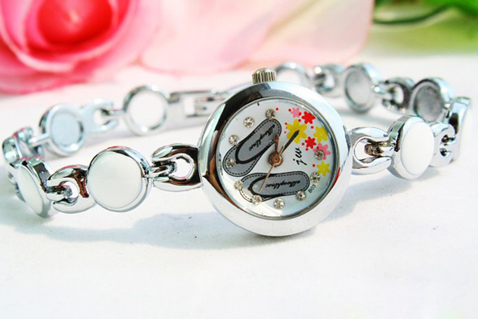 Stylish Exquisite Rhinestone Decorative Bracelet Wrist Watch - Click Image to Close