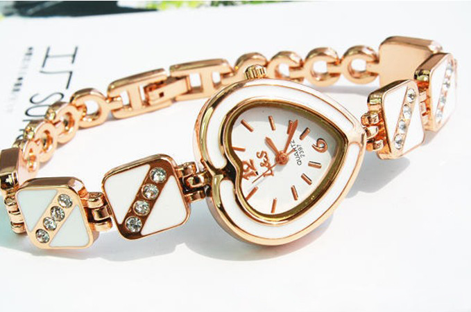 Fahion Design White Heart Shape Rhinestone Bracelet Wrist Watch - Click Image to Close